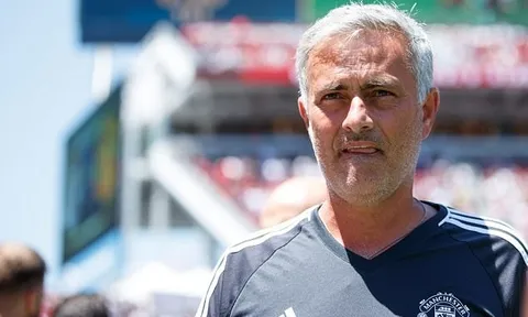 Mourinho: Các đội bóng đang "vung tiền" quá dễ dàng