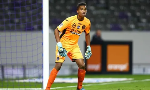 Vì Wenger, Arsenal gặp khó vụ Alban Lafont