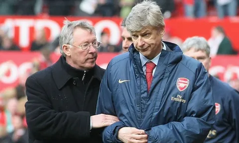 Vì Wenger, Ferguson từng ‘tuyên chiến’ với CĐV MU
