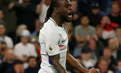 Victor Moses rực sáng, Chelsea giành trọn 3 điểm trên "tử địa" Turf Moor