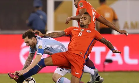 Vidal: ‘Messi được đối xử theo luật riêng’
