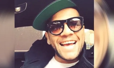 Dani Alves câu like bằng cách hát hò