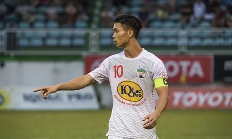 Công Vinh nhận tri ân: "Tượng đài" làm Công Phượng đuổi mướt mồ hôi!