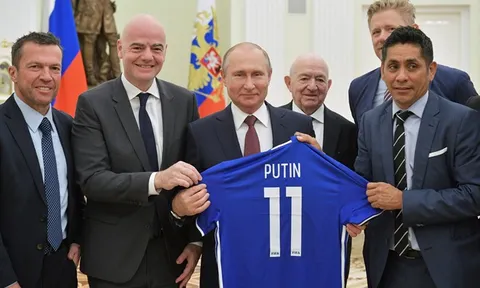 Tổng thống Nga Vladimir Putin gặp các huyền thoại bóng đá