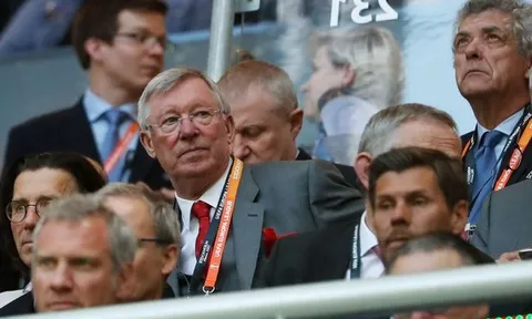 Vô địch Europa League, Mourinho nói gì với Sir Alex Ferguson?