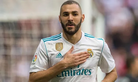 Với cú đúp vào lưới Bayern, Benzema trở nên quá lạ trong mắt NHM