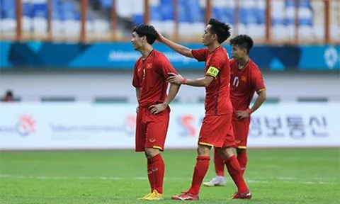 Văn Quyết tiết lộ lý do 2 lần nhường đá penalty cho Công Phượng