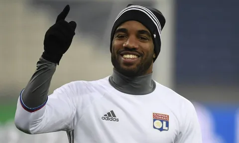 Vụ Lacazette, Arsenal gặp 3 "đối thủ cứng"