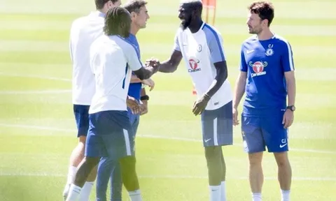 Vừa bước ra sân tập, Bakayoko đã ghi "điểm 10"
