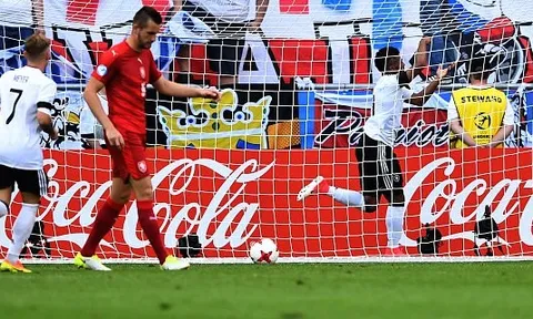 Vừa đến Bayern, Serge Gnabry tiếp tục 'lang bạt'