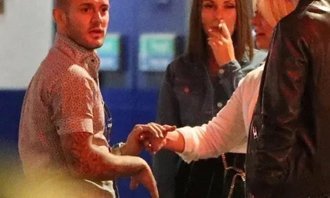 Vừa đón sinh nhật con gái, Wilshere đã đi "quẩy" xuyên đêm