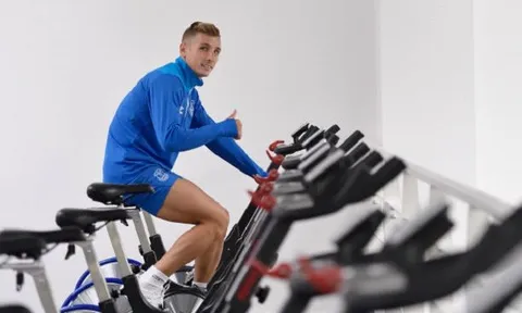 Vừa tới Everton, Digne đã ghi điểm bằng sự chuyên nghiệp