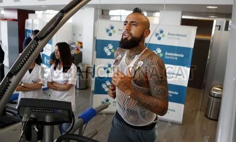 Vượt ải khó nhằn nhất, Arturo Vidal rạng rỡ ra mắt Barca