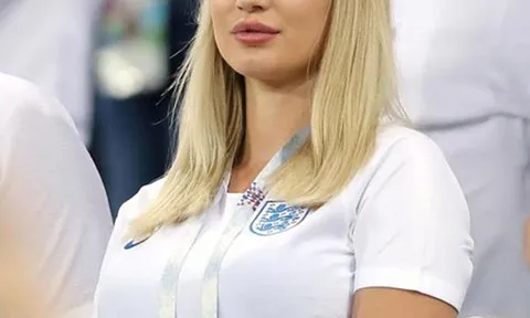 "Hot" WAGs Anh tràn qua Nga