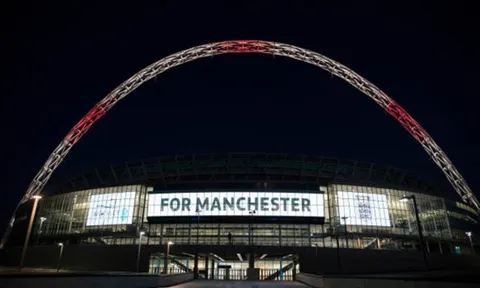 Wembley sáng đèn hướng về thành Manchester
