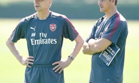 Wenger bổ sung Jens Lehmann, cầu thủ Arsenal miệt mài phòng gym