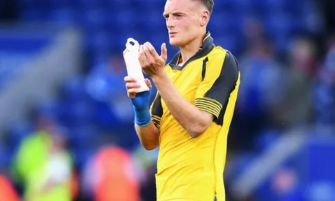 Wenger chưa bao giờ tiếc khi mua hụt Vardy