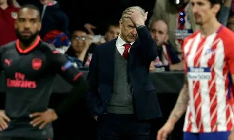"Cầu thủ Arsenal xứng đáng bị như vậy"