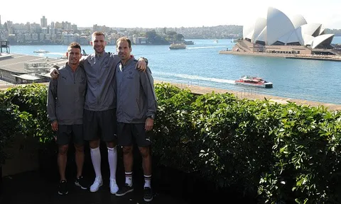 Wenger dẫn đầu, đoàn quân Arsenal đặt chân đến Australia