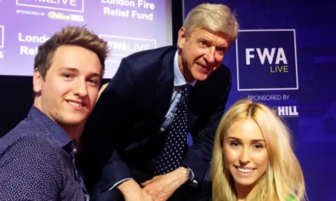 Wenger đạp đổ hình tượng khi hóa thỏ hồng đáng yêu