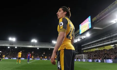 Wenger: 'Hãy công bằng hơn với Bellerin'