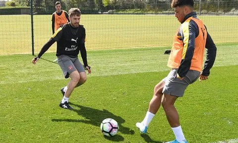 Wenger lên "kế hoạch" với Chamberlain