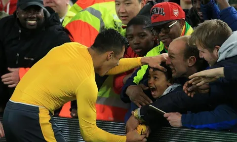 Wenger nói gì về việc dùng sơ đồ 20 năm trước?