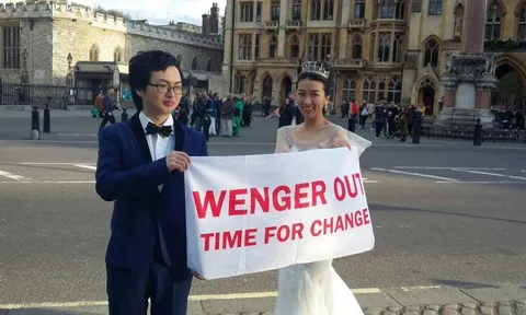 Cuộc chiến chống HLV Wenger của cổ động viên lan ra toàn cầu