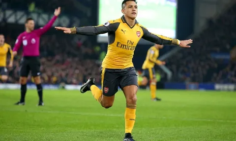 Wenger sợ "mất trắng" Sanchez, Ozil