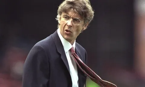 Wenger TIẾT LỘ từng từ chối đại gia châu Âu để ở lại Arsenal.
