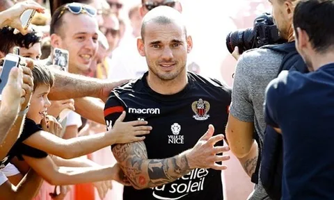 Wesley Sneijder được chào đón như người hùng trong buổi tập đầu với Nice