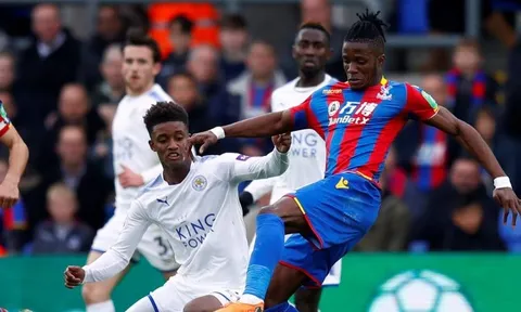Wilfried Zaha tỏa sáng, fan Chelsea 'réo gọi' chủ tịch mua ngay và luôn