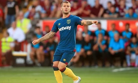 Wilshere gây ấn tượng, West Ham đè bẹp Aston Villa