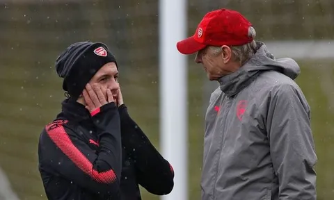 Trò cũ tiết lộ rúng động: "Wenger đã bị BLĐ Arsenal sa thải"