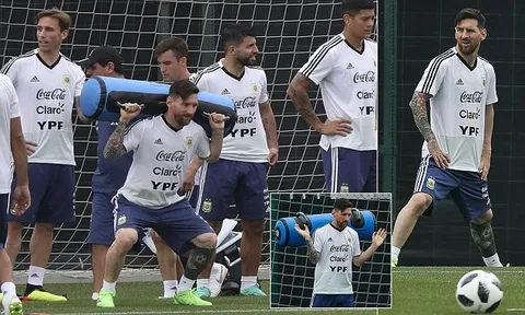 World Cup chưa khởi tranh, Messi đã tập "gánh" Argentina