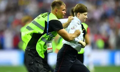 Hooligan phá trận Pháp - Croatia bị bỏ tù