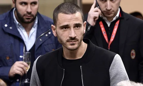 XÁC NHẬN: Bonucci đã đến Juventus kiểm tra y tế