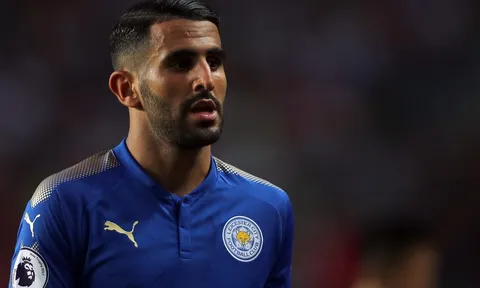 XÁC NHẬN: Leicester City không "giảm giá" Riyad Mahrez