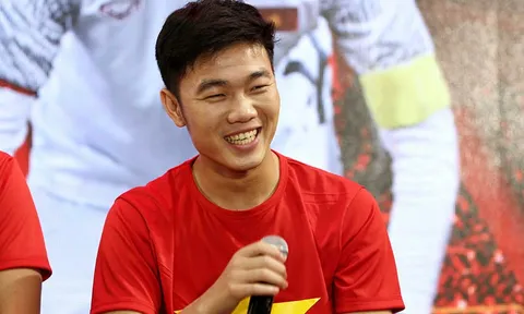 Xuân Trường bị đồng đội 'chơi khăm' đúng sinh nhật dù đề phòng trước