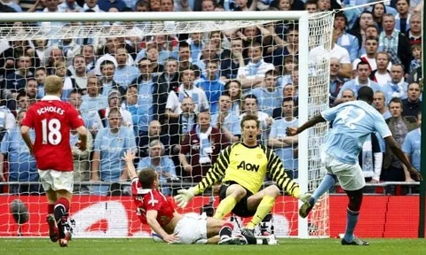 'M.U chìm dần vào cái bóng của Man City'
