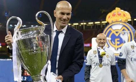 Zidane ẵm thêm một cú đúp danh hiệu cá nhân