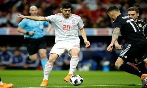Zidane: "Ngoài Messi, tôi chưa thấy ai có cái chân trái dị như cậu ấy"