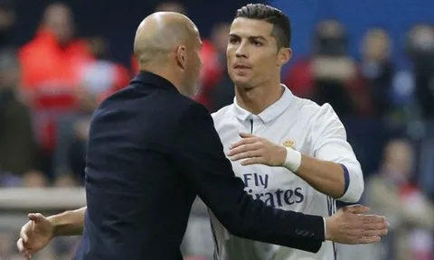 Zidane tha thiết thuyết phục Ronaldo: Hãy ở lại, chúng tôi cần cậu!