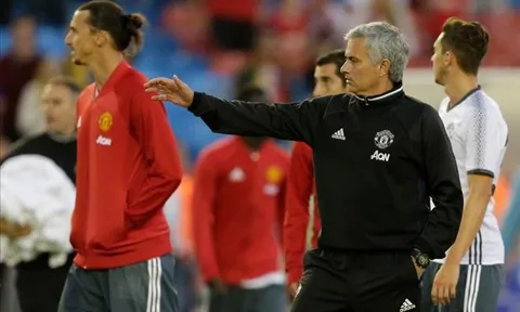 Ibrahimovic 99% tái ký hợp đồng với MU và khoác áo số 10