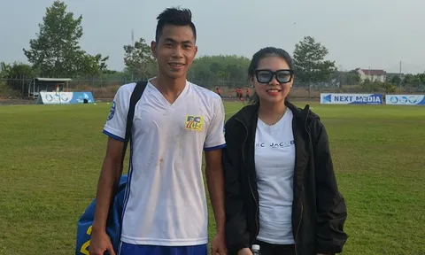 Nhân vật ngày 8/3: Nữ CĐV chạy xe máy 100km xem hạng Nhất 2017