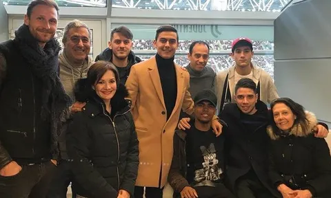 Dybala diện đồ như siêu mẫu ăn mừng ké đại thắng của Juventus