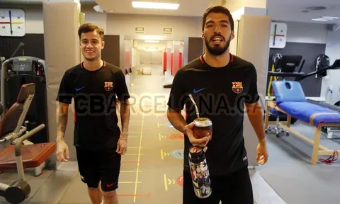 Luis Suarez làm "hướng dẫn viên" cho Coutinho