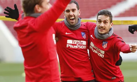 Các cầu thủ Atletico hưng phấn trước đại chiến với Bầy dơi
