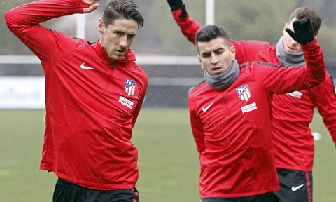 Cơn mưa khiến buổi tập của Atletico thêm buồn