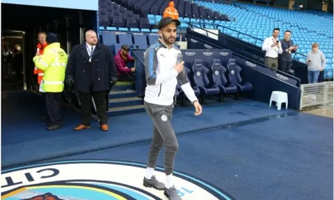 Nổi loạn, Ryad Mahrez bị đày lên ghế dự bị